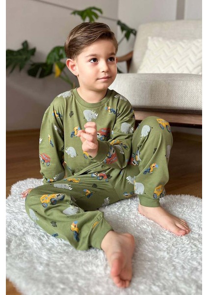 Erkek Çocuk Üzerinde Fil ve Papağan Digital Baskılı Yeşil Pijama Takımı