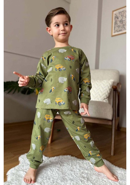 Erkek Çocuk Üzerinde Fil ve Papağan Digital Baskılı Yeşil Pijama Takımı