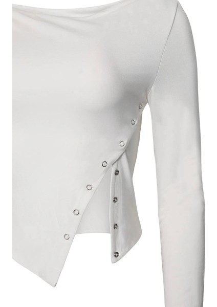 Çıtçıt Detaylı Beyaz Bluz fiyatları