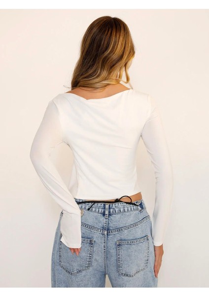 Çıtçıt Detaylı Beyaz Bluz fırsatları