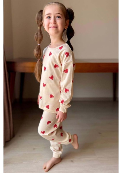 Kız Çocuk Küçük Sevimli Kalp Baskılı Krem Pijama Takımı fiyatları