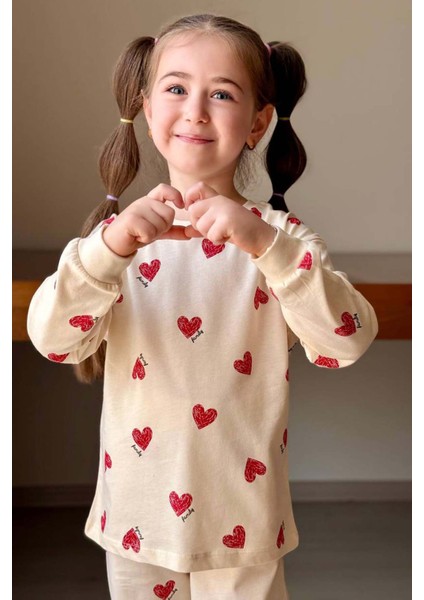 Kız Çocuk Küçük Sevimli Kalp Baskılı Krem Pijama Takımı modelleri