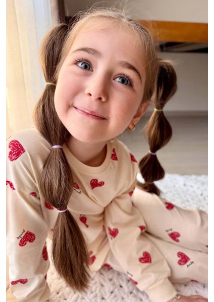 Kız Çocuk Küçük Sevimli Kalp Baskılı Krem Pijama Takımı fırsatları