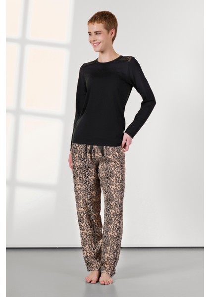 Kadın Siyah Dantel Omuz Detaylı Leopar T-Shirt Pijama Takımı 25K4038