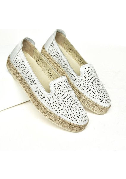 U555200103 Beyaz Kadın Günlük Ayakkabı modelleri