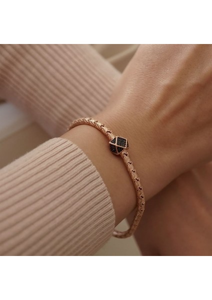 Jazibee Özel Koleksiyon Siyah Taşlı Helezon Altın Bileklik