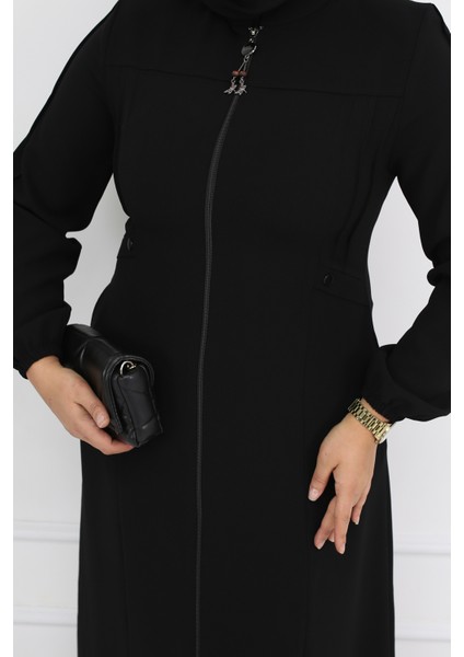 Tesettür Siyah Spor Düğme Detaylı Fermuarlı Büyük Beden Kadın Ferace - Şeyma Ferace modelleri