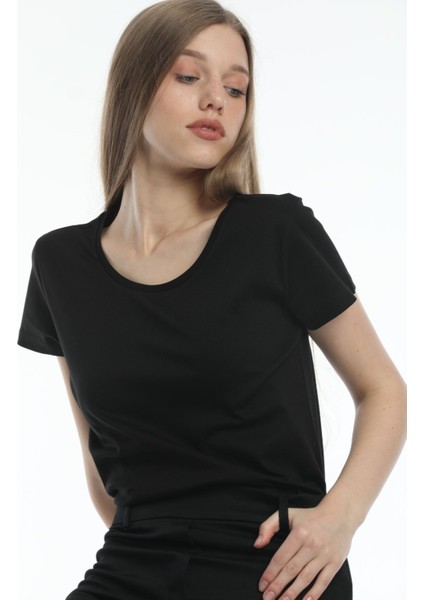 Yuvarlak Yaka Siyah Regular Boxy Organik Pamuk T-Shirt fiyatları