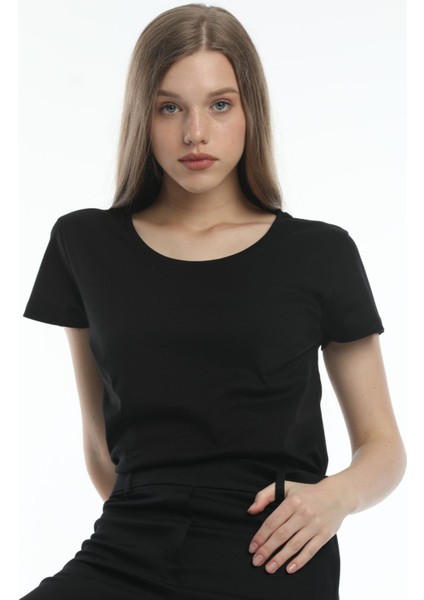 Yuvarlak Yaka Siyah Regular Boxy Organik Pamuk T-Shirt fırsatları