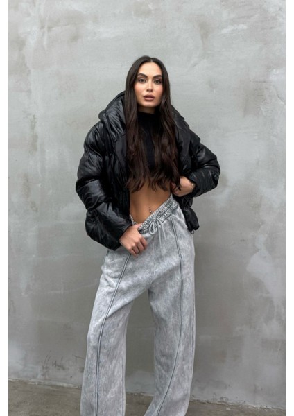 Kadın Siyah Kapüşonlu Cepli Kısa Deri Şişme Mont