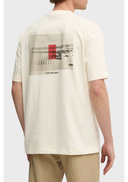 % 100 Pamuk Relaxed Fit Sırt Baskılı T Shirt J30J327094YAC Erkek T Shirt J30J327094 Yac fiyatları