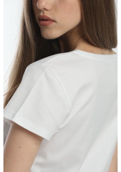 Yuvarlak Yaka Beyaz Regular Boxy Organik Pamuk T-Shirt fırsatları
