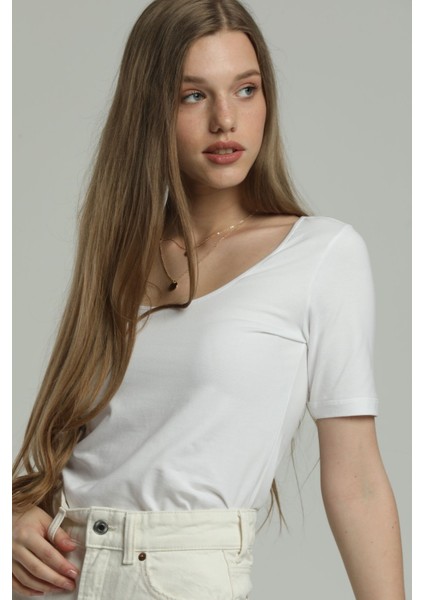 U Yaka Beyaz Slim Fit Base Organik Pamuk T-Shirt fiyatları