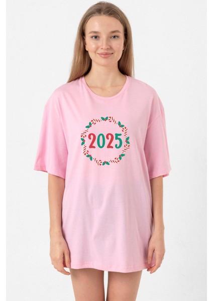 Christmas Holiday Wreath Pembe Kadın Oversize Tshirt