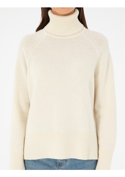 Kadın Ekru Regular Fit Balıkçı Yaka Yün Kazak 50296491-VR019