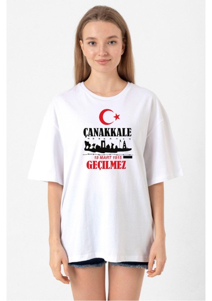 18 Mart Çanakkale Geçilmez Beyaz Kadın Oversize Tshirt