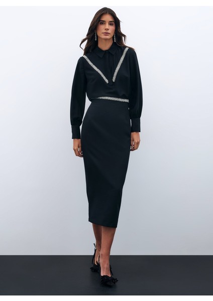 Bel Aksesuarlı Midi Etek - Siyah