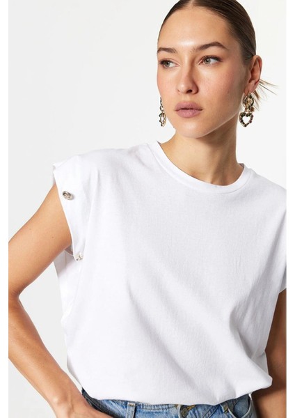 Beyaz %100 Pamuk Düğmeli Vatka Görünümlü Basic Bisiklet Yaka Örme T-Shirt