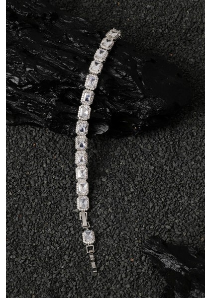 Kadın Çelik Taş Detay Bileklik Gümüş Renk fiyatları