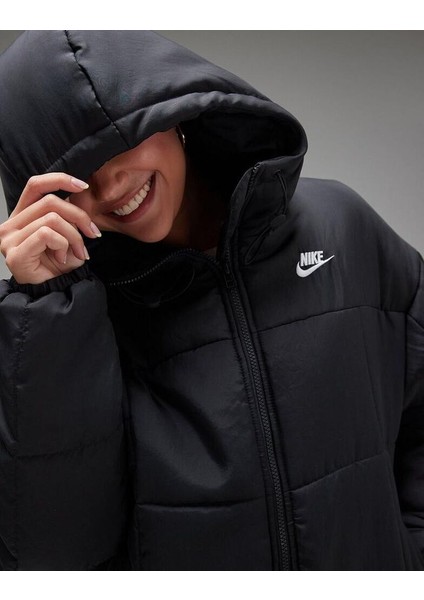Sportswear Classic Puffer Therma-Fıt Bol Kesim Kadın Montu fırsatları