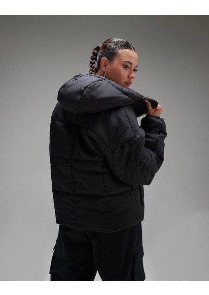 Sportswear Classic Puffer Therma-Fıt Bol Kesim Kadın Montu indirimleri