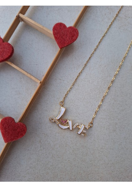 Kadın Love Yazılı Çelik Kolye fırsatları