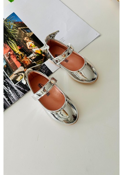 Arkası Kelebek Dataylı Ayna Kız çocuk babet - Gümüş