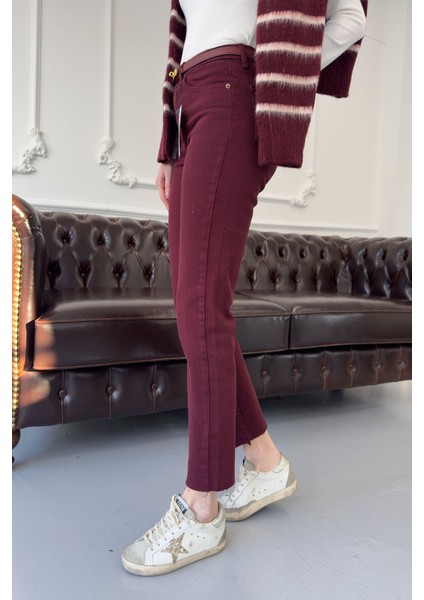 Kesik Paça Boyfit Jean- Kırmızı fırsatları