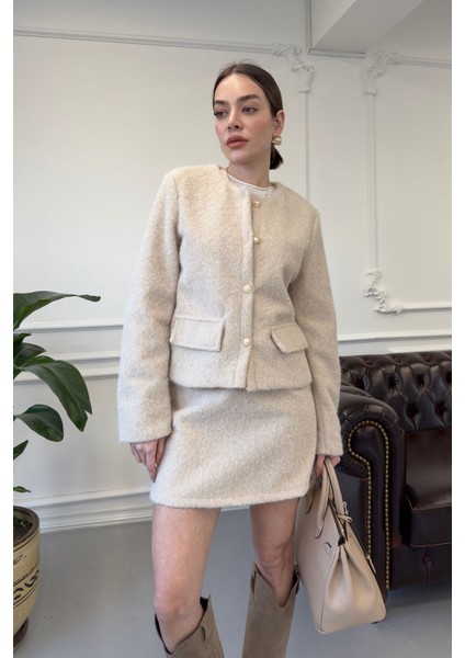İnci Düğmeli Etekli Kaşe Takım- Bej