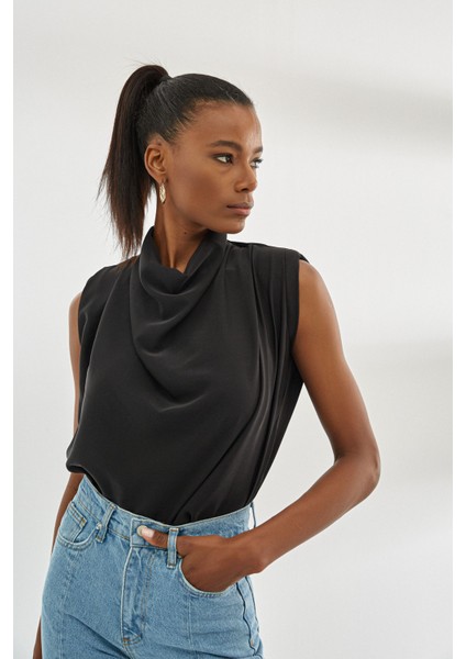 Omuz Vatkalı Bluz- Siyah fırsatları