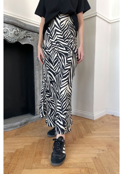 Beli Lastikli Zebra Desen Saten Etek- Siyah fiyatları