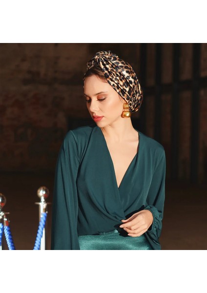 Ipek Saten Leopar Desenli Dolgusuz Bone