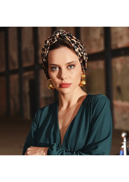 Ipek Saten Leopar Desenli Dolgusuz Bone