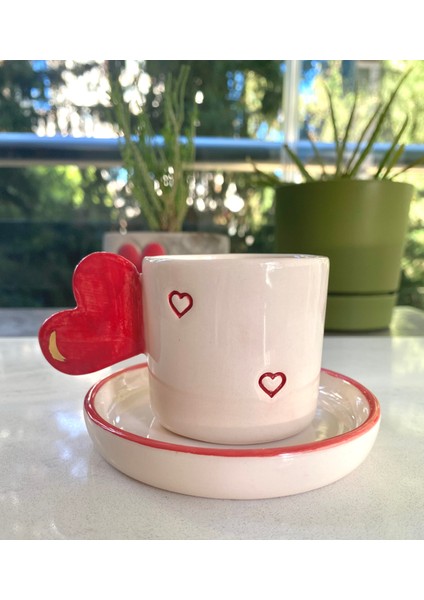 El Yapımı Seramik Gerçek 24K Altın Dekorlu Kalp Kulplu Kırmızı Türk Kahvesi Fincanı