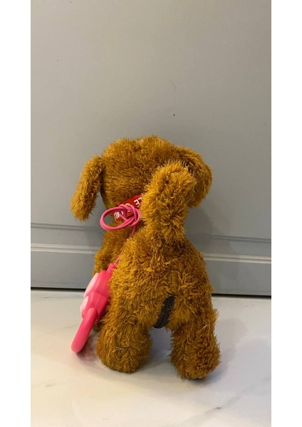 Müzikli Yürüyen Havlayan Yalayan Kuyruk ve Başını Sallayan Ses Kaydını Tekrarlayan Peluş Köpek