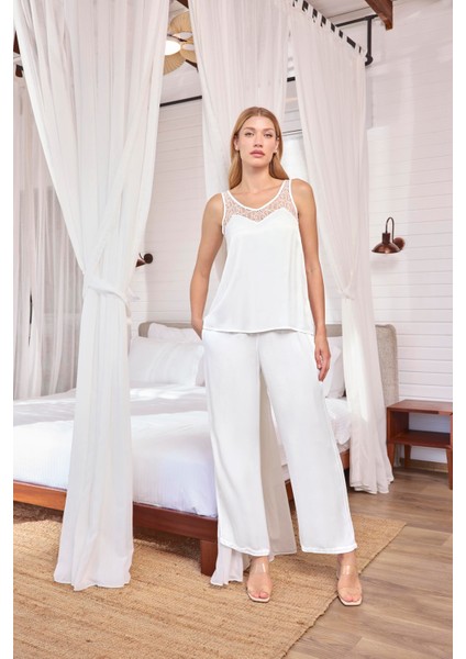 Kadın Dantelli ve Dekolteli Pijama Takımı 18661