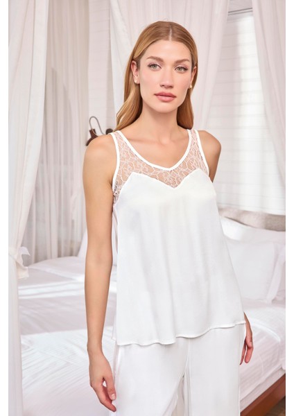 Kadın Dantelli ve Dekolteli Pijama Takımı 18661 indirimleri