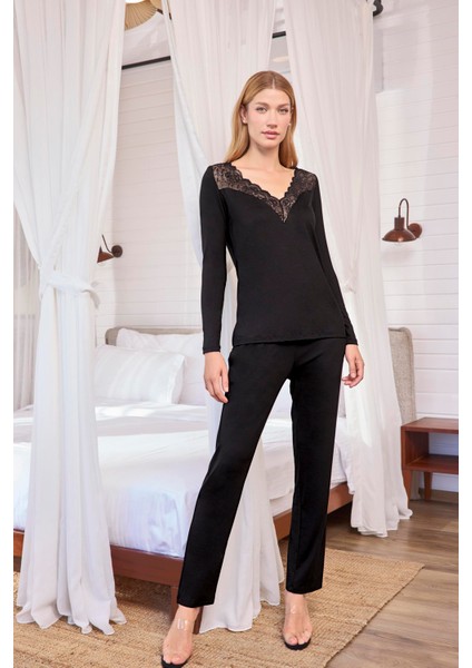 Kadın Uzun Kollu Dantelli ve Dekolteli Pijama Takımı 18617
