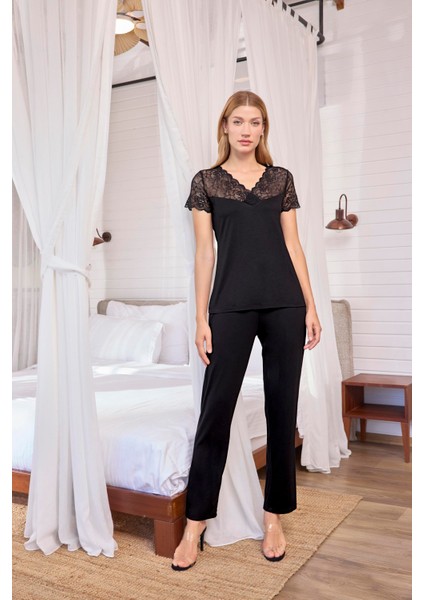 Kadın Kısa Kollu ve Dantelli V Yaka Pijama Takımı 18619