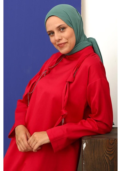 Kırmızı-Yakası Düğümlü Zincirli Uzun Tunik