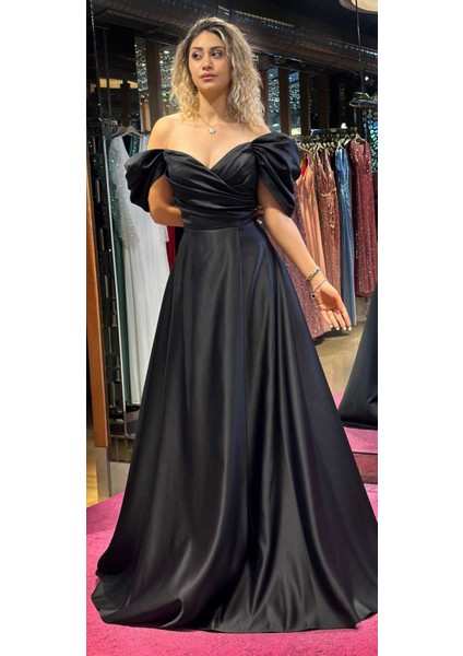 Siyah Düşük Kollu Anvelop Yırtmaçlı Kloş Etekli Saten Uzun Abiye Elbise 7568 modelleri