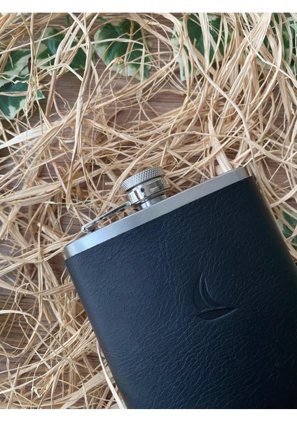 (Isim Yazıyoruz) El Dikişi Hakiki Deri Kaplamalı Çelik Viski Kanyak Içki Matarası ve Huni - 9oz 266ML modelleri