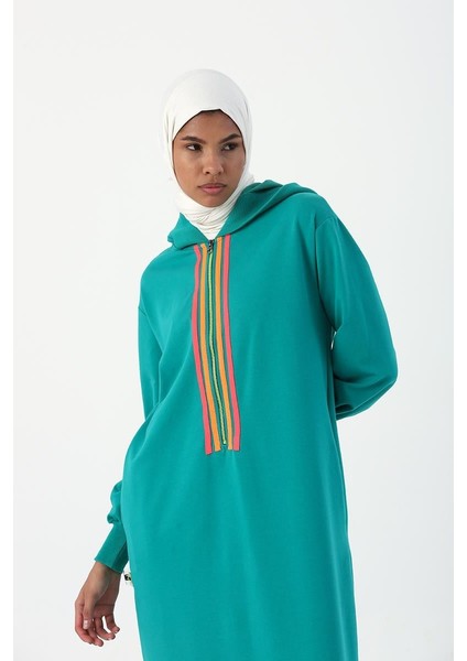 Zümrüt-Neon Şerit Detaylı Kapüşonlu Elbise indirimleri