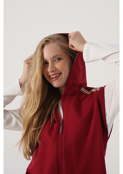 Koyu Bordo-Dokuma Garnili Şerit Detaylı Kapüşonlu Yelek