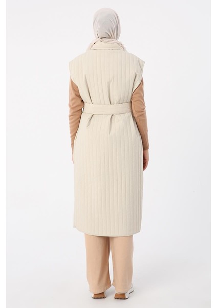 Bej-Oversize Çıtçıtlı Dikey Çizgi Uzun Kapitone Yelek modelleri