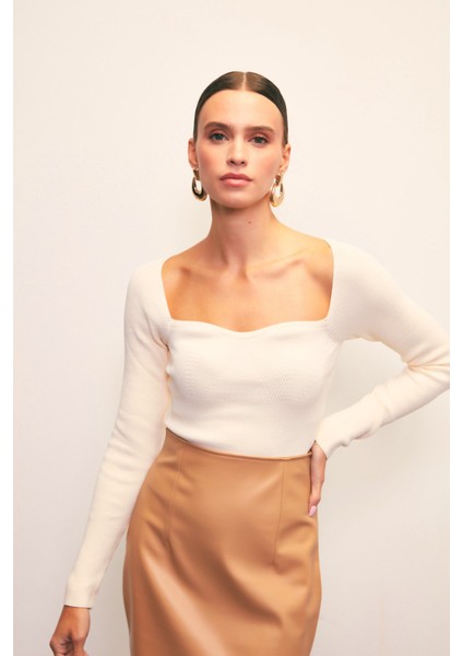 Kalp Yaka Triko Bluz - Ekru