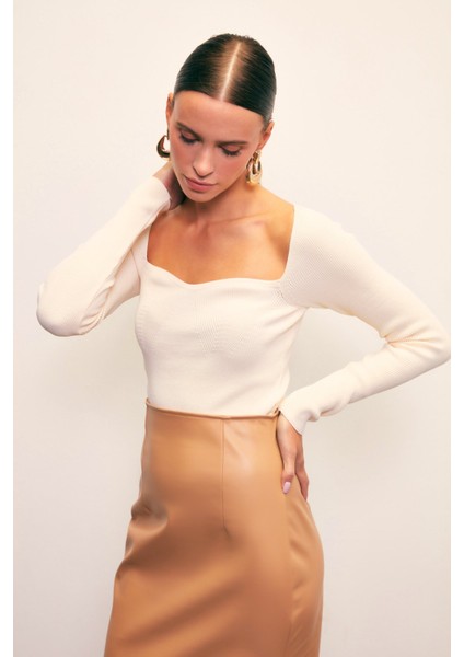 Kalp Yaka Triko Bluz - Ekru fırsatları