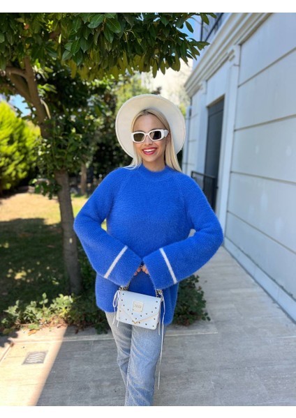 Yumuşak Dokulu Bisiklet Yaka Kazak – Kolu Çizgili