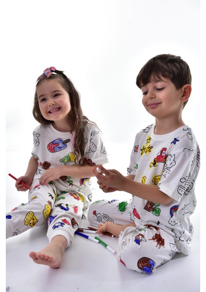 En Sevimli Figürleri Özel Kalemi ile Boyanabilir Çocuk Pijama Takımı (Yıkama Sonrası Leke Bırakmaz) fırsatları