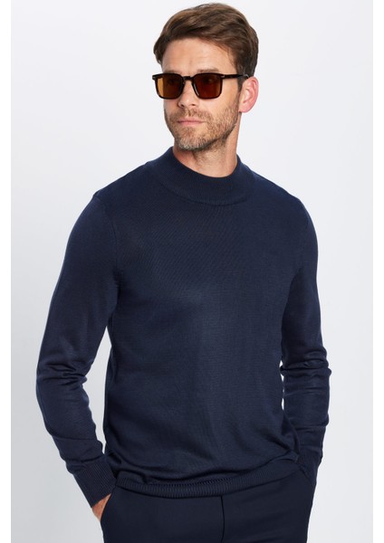 Erkek Slim Fit Dar Kesim Yumuşak Dokulu Tüylenmeyen Lacivert Yarım Balıkçı Yaka Triko Kazak